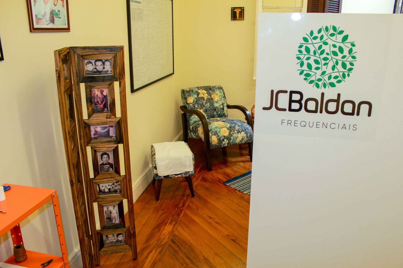Recepção com o logotipo JC Baldan Frequenciais